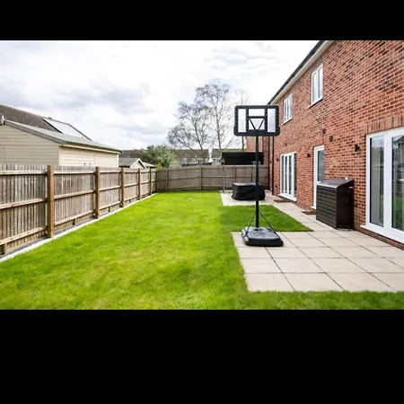 Home Away From Home Mildenhall Exterior photo
